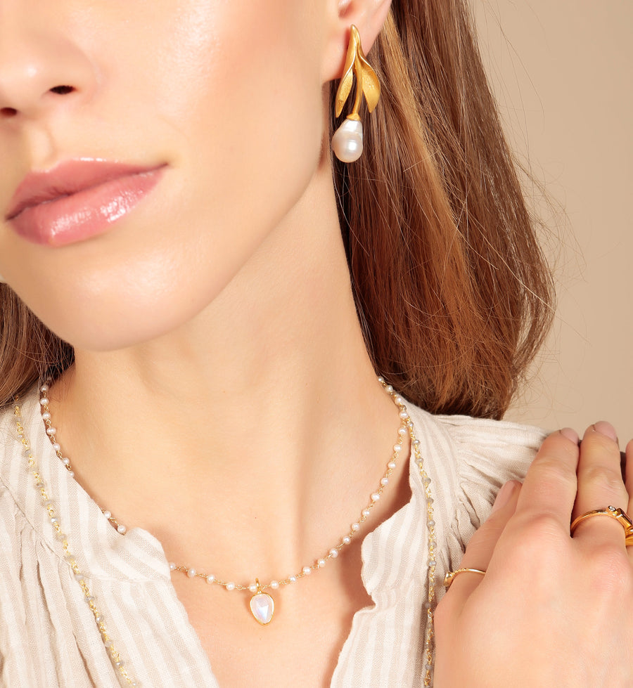 Delicate moonstone and pearl necklace