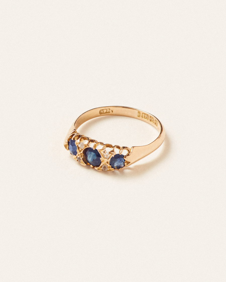 Edwardian sapphire & diamond  ring - 18 carat solid gold