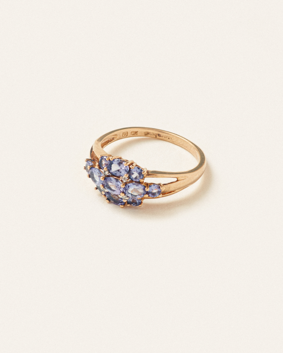 Stunning tanzanite statement ring - 9 carat solid gold