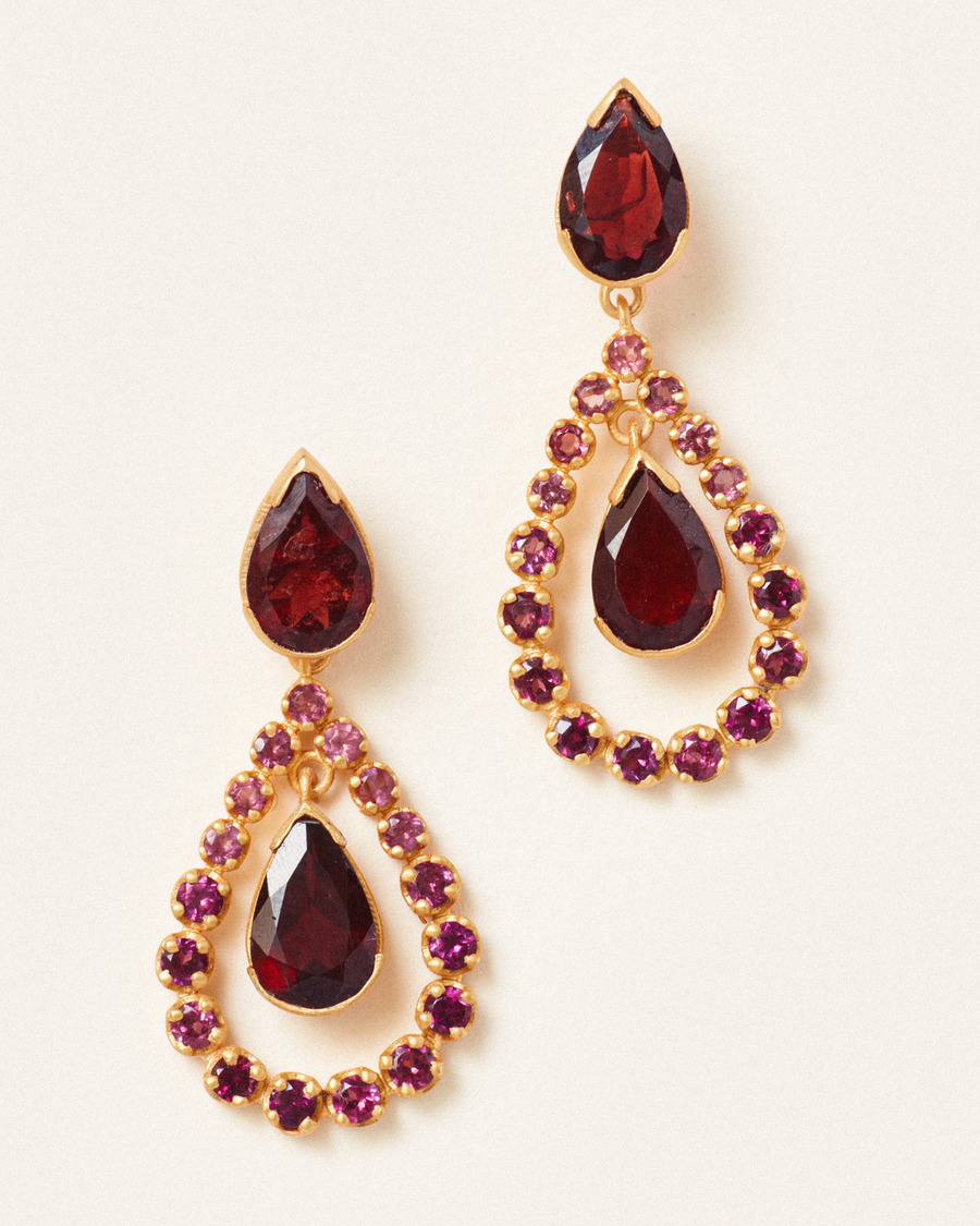 Starlet earrings with garnet