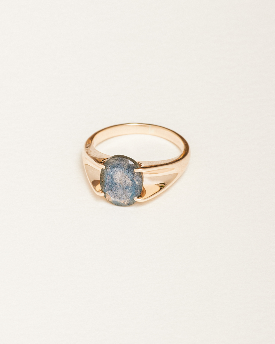 Elgin statement ring with labradorite - solid gold