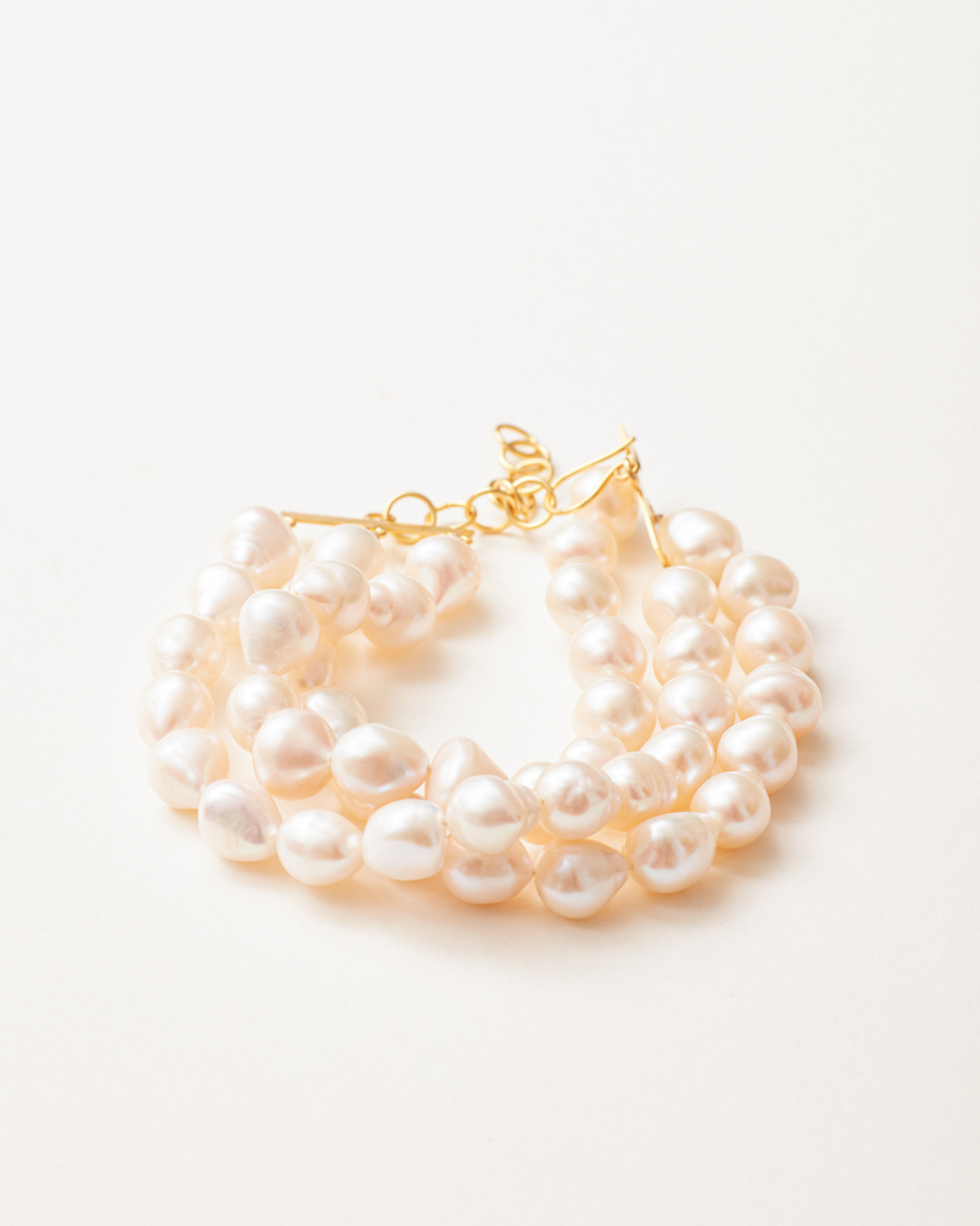 Joan baroque pearl statement bracelet