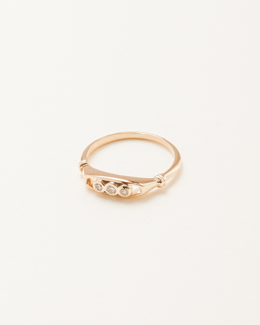 Agnes ring with diamonds - solid gold