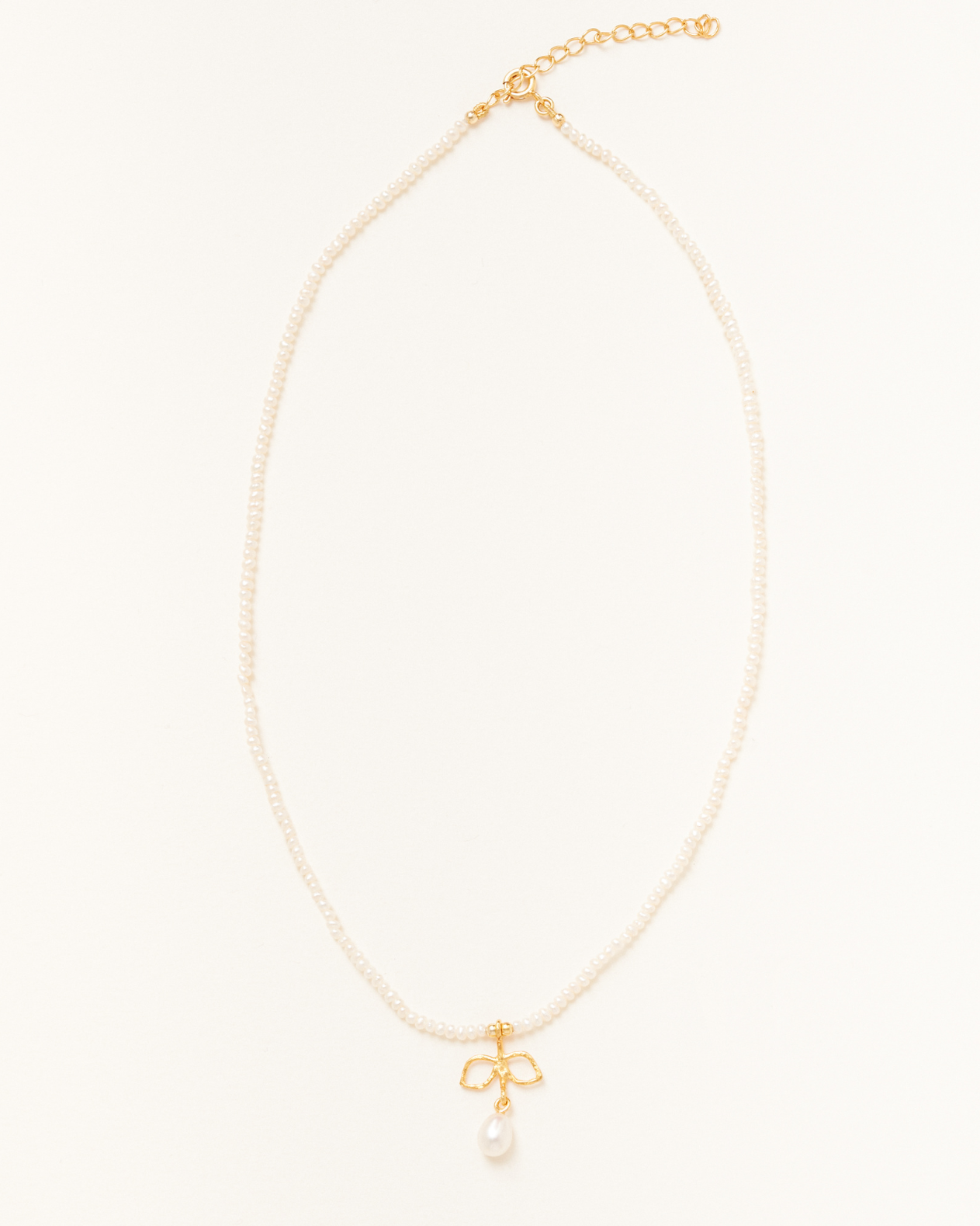 Petal pearl necklace