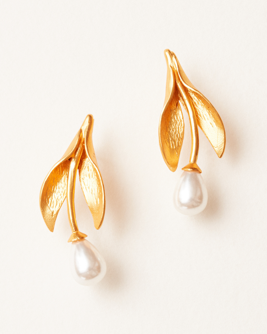 Pearl petal drops – Carousel Jewels