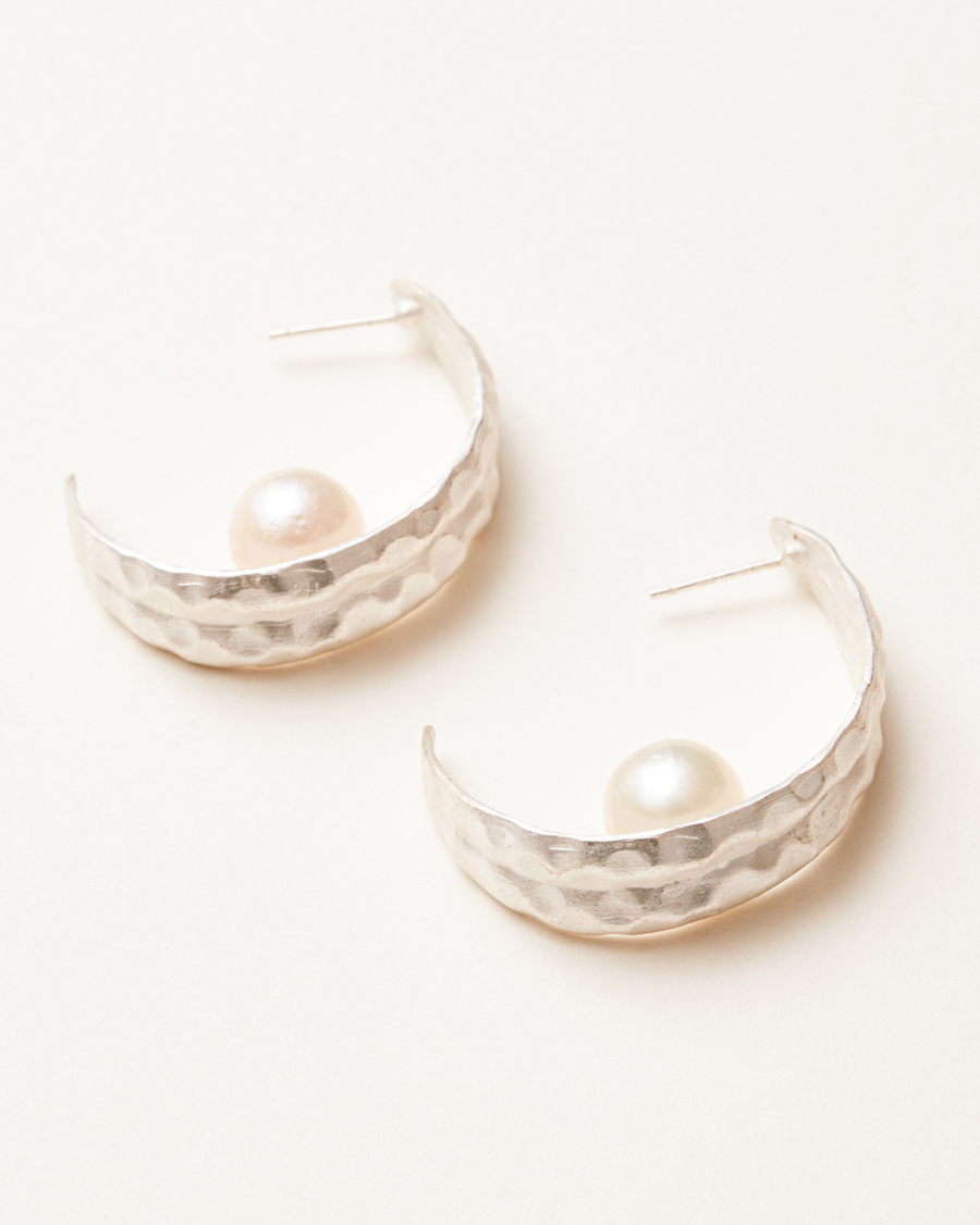 Hammered half moon pearl hoops - silver