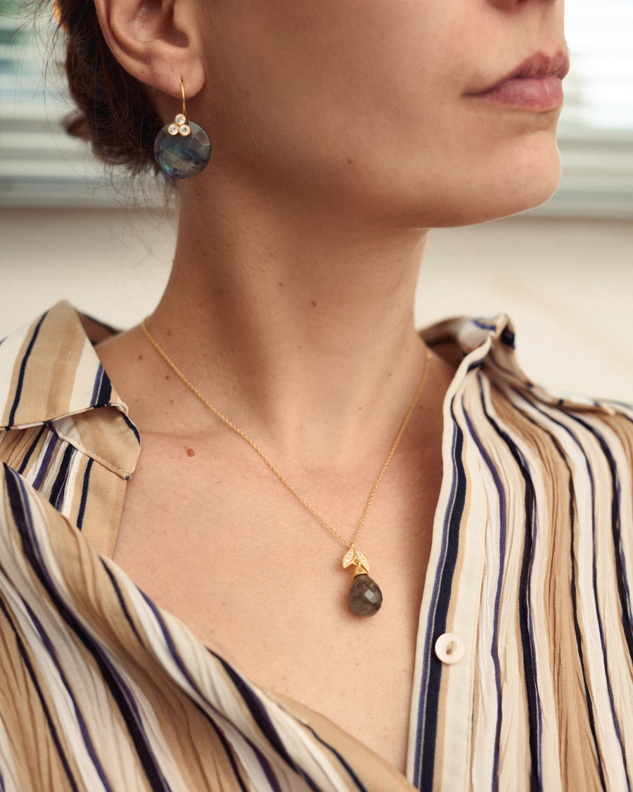 Blossom necklace with labradorite and crystal