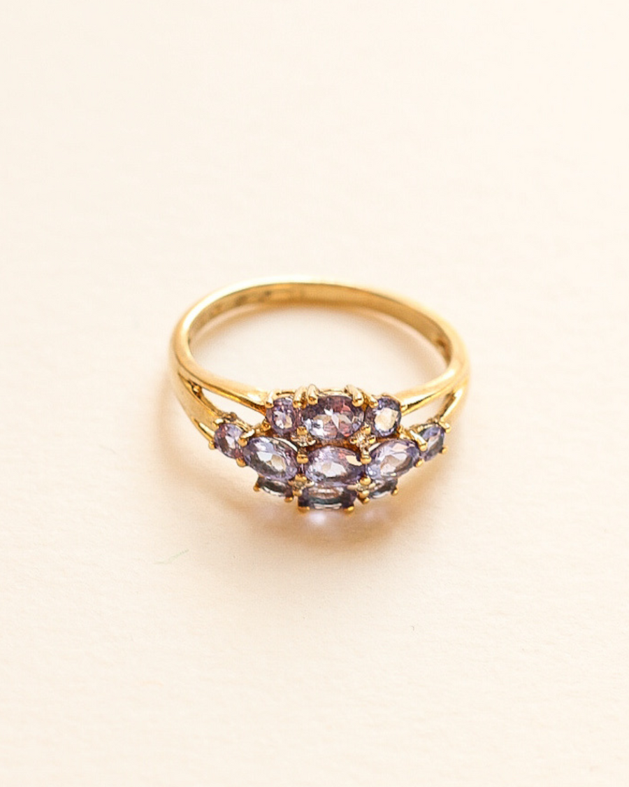 Stunning tanzanite statement ring - 9 carat solid gold