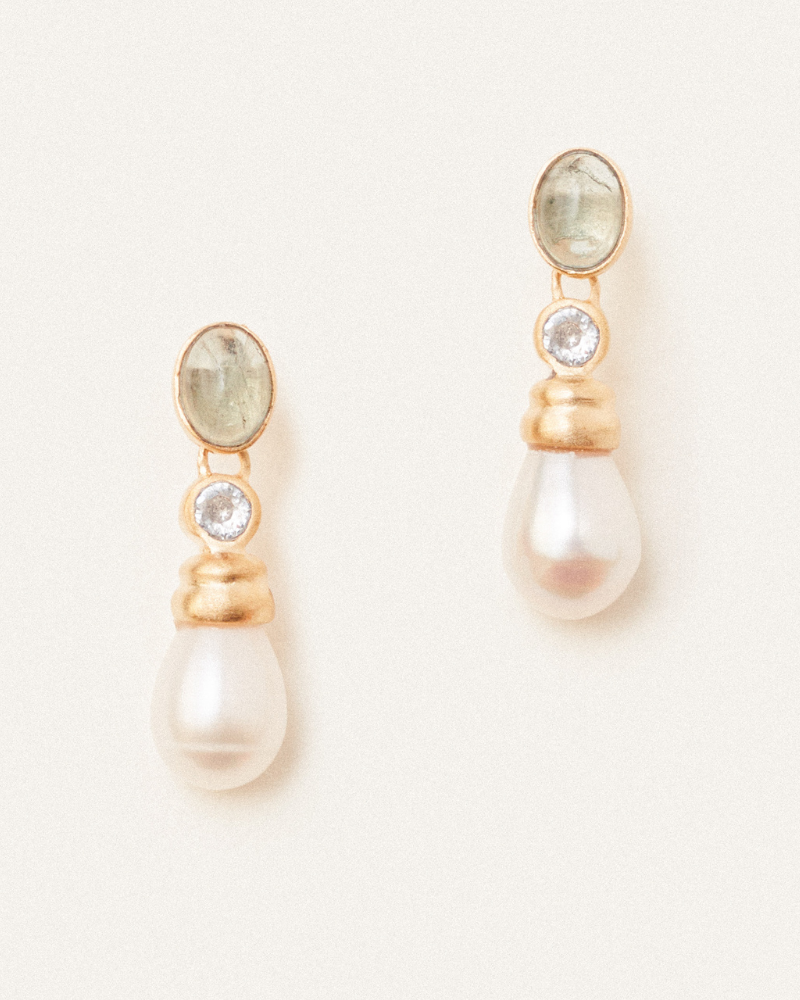 Dilly earrings with apatite, crystal and pearl