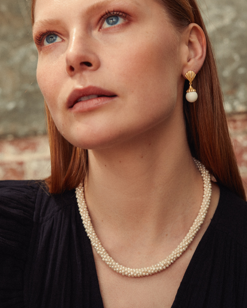 Lilian earrings with white opal