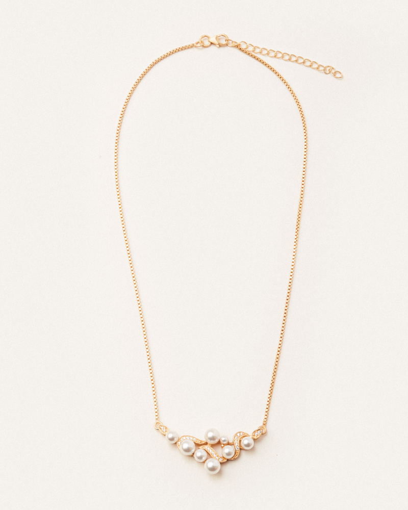 Agatha pearl necklace