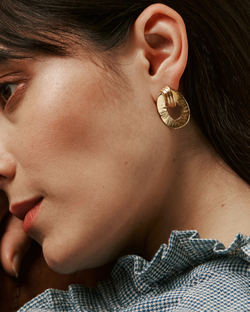 Omega earrings in gold