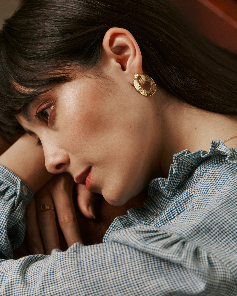 Omega earrings in gold