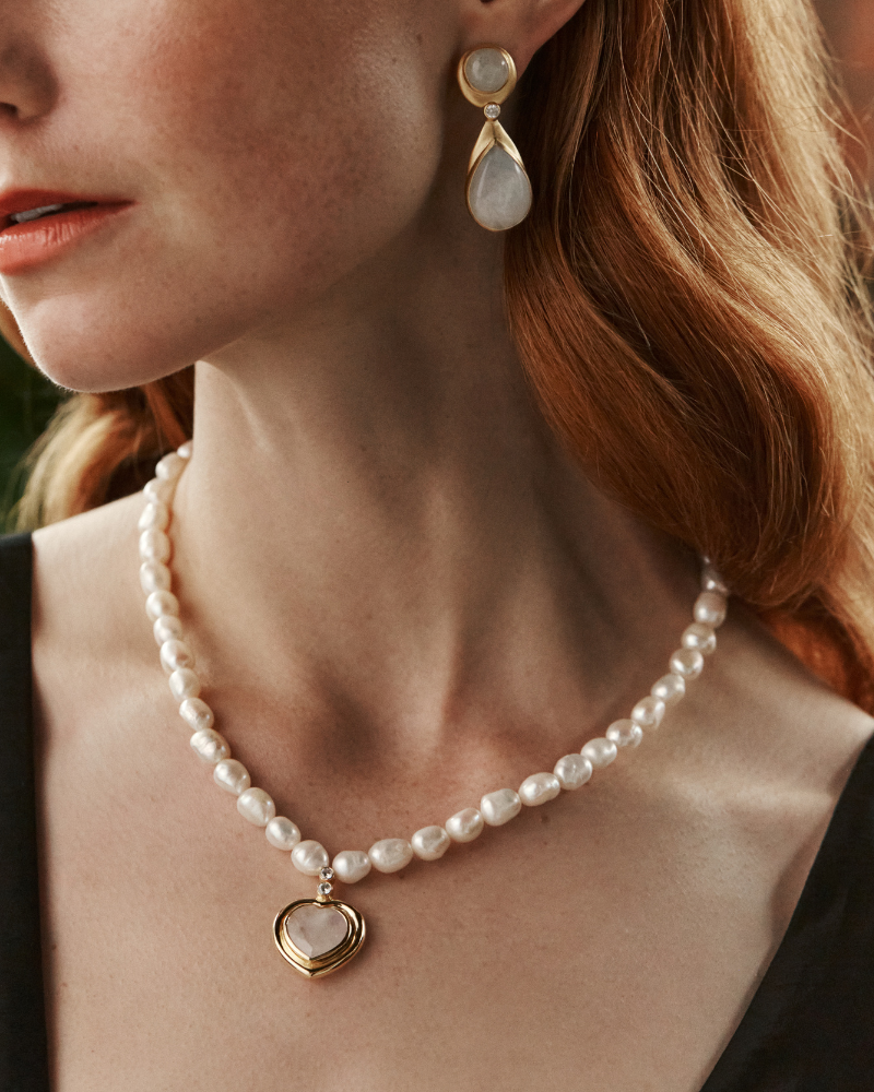 Nessa necklace in moonstone and pearl