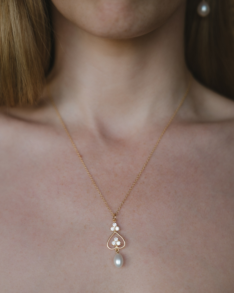 Angelica pendant in crystal and pearl