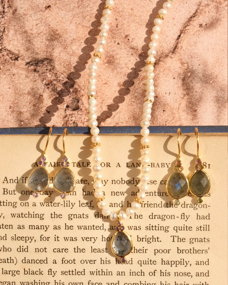 Vita necklace with apatite, amethyst and pearl