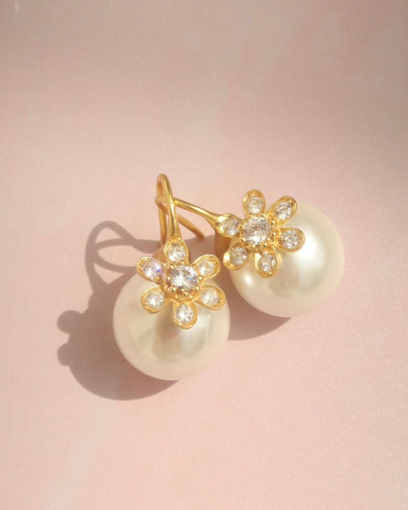 Julet earrings in pearl and crystal