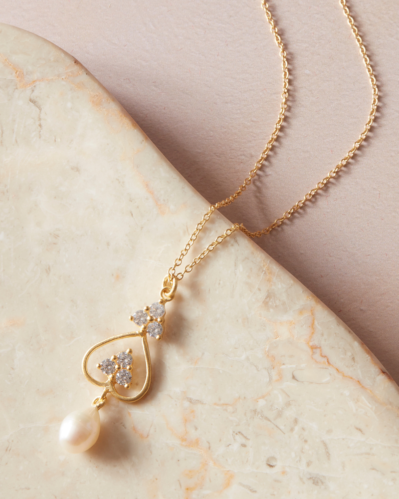 Angelica pendant in crystal and pearl