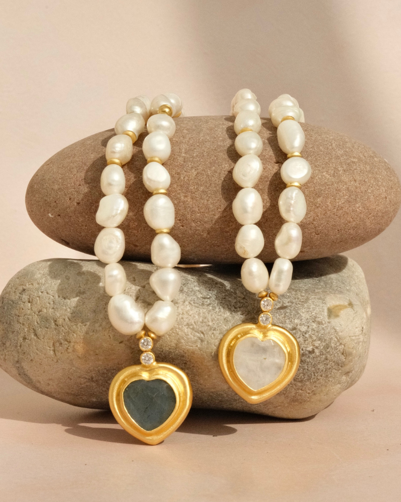 Nessa necklace in labradorite and pearl