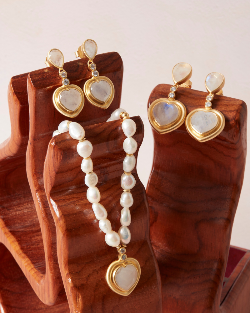 Nessa necklace in moonstone and pearl