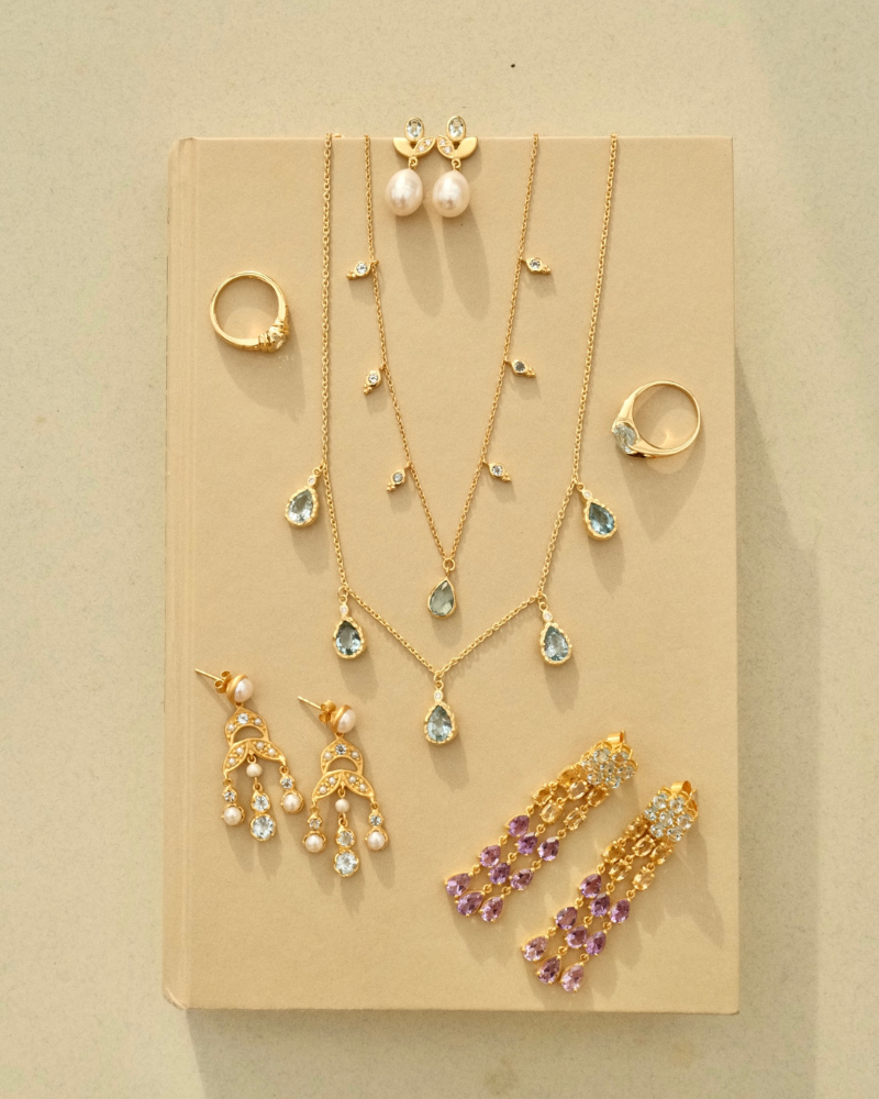 Krista necklace with blue topaz