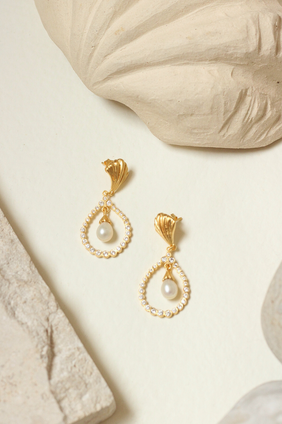 Greta shell earrings with pearl - Sample