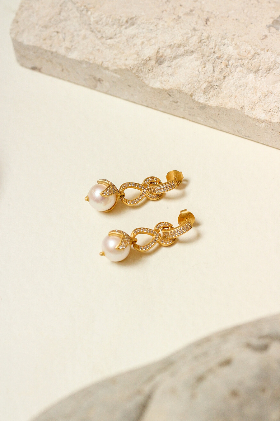 Tessa earrings with crystal and pearl - Sample