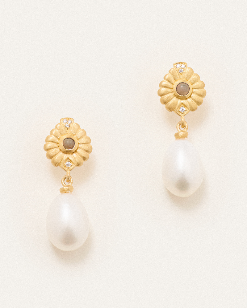 Dawn earrings with opal and pearl