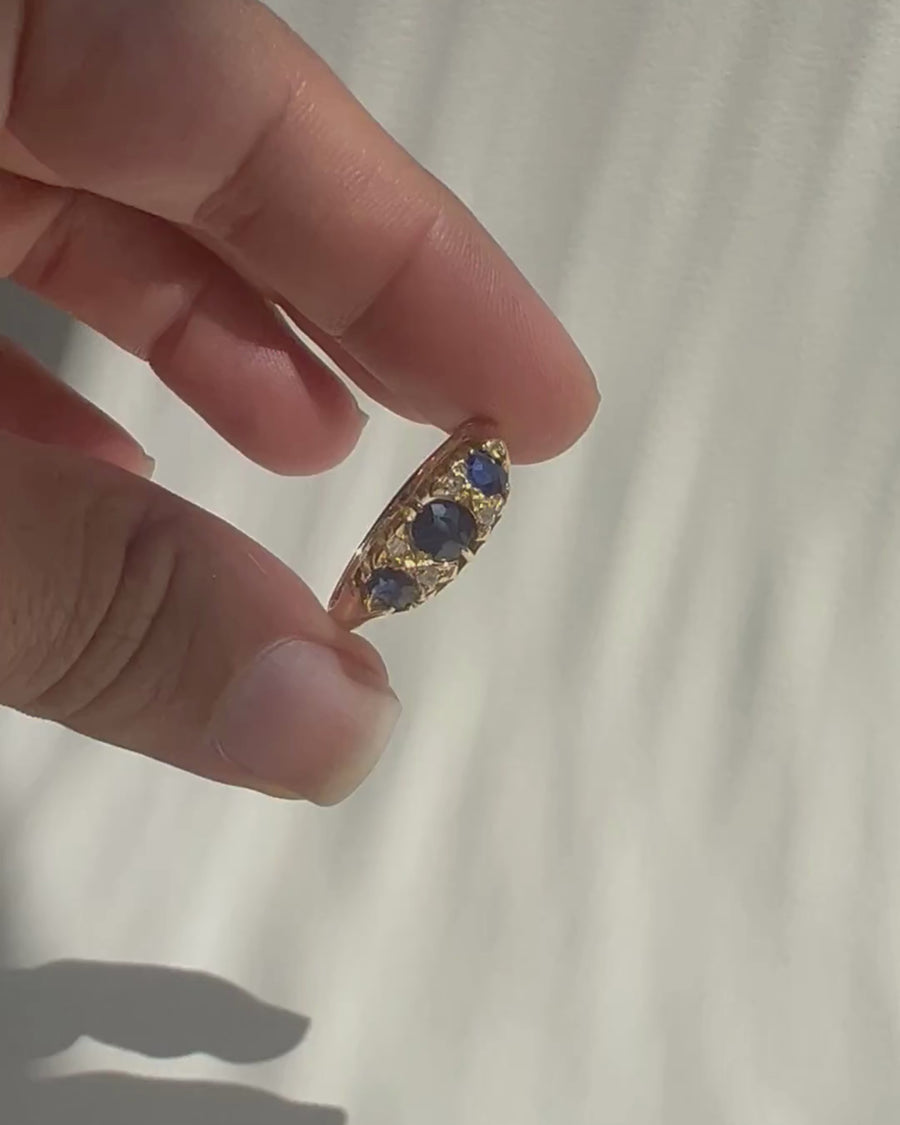 Edwardian sapphire & diamond  ring - 18 carat solid gold