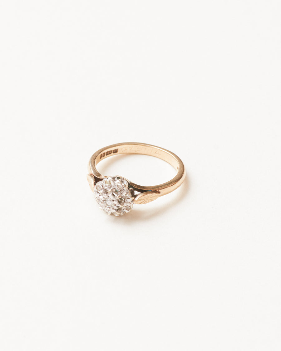 Elegant diamond ring - 9 carat solid gold