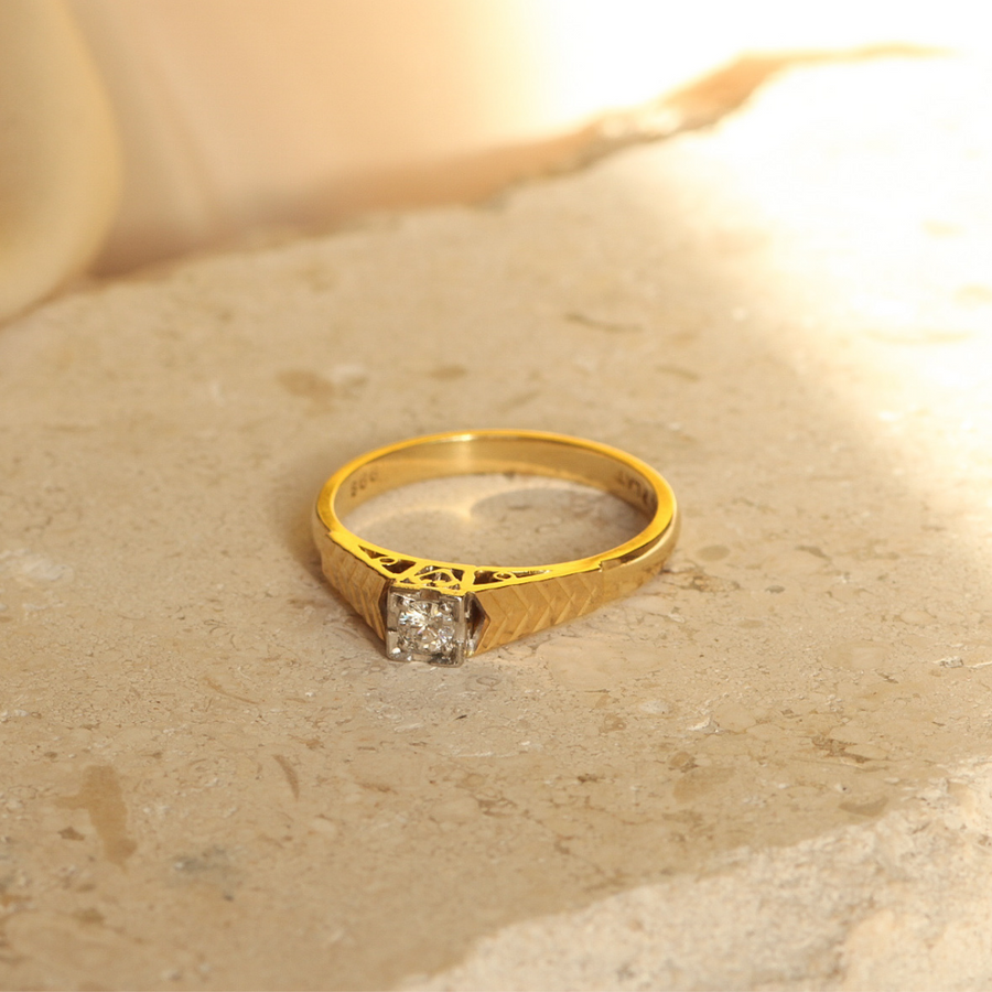 Antique diamond statement ring - 18 carat solid gold