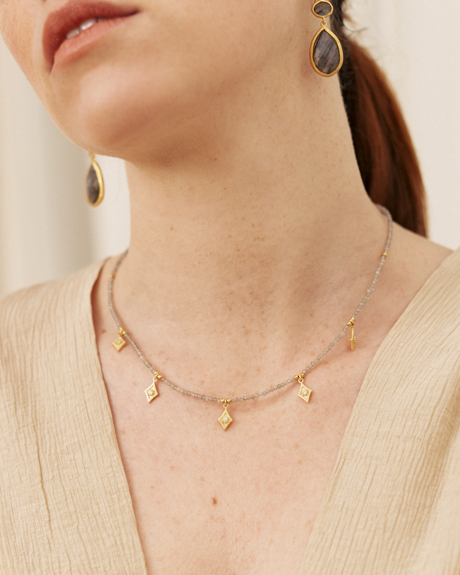 Golden charm layering necklace with labradorite - vermeil