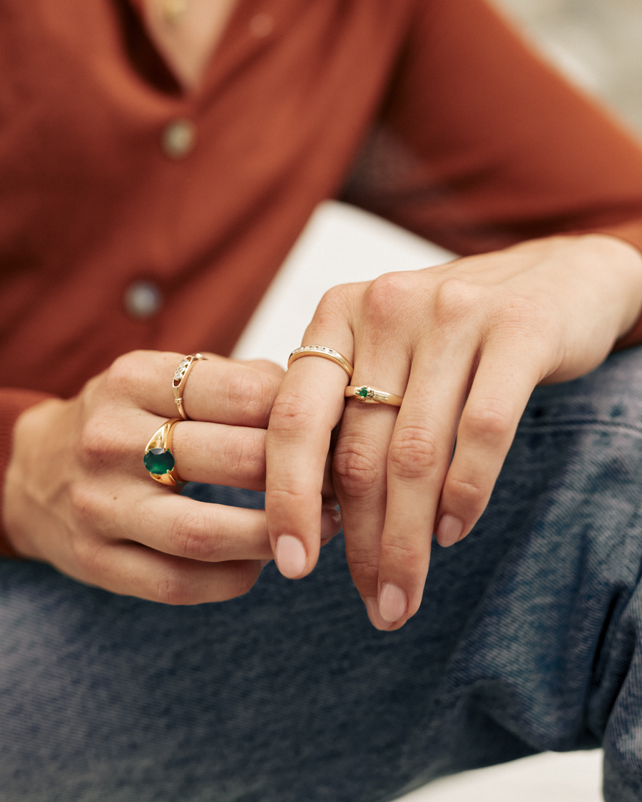 Astor ring with emerald  - 9 carat solid gold