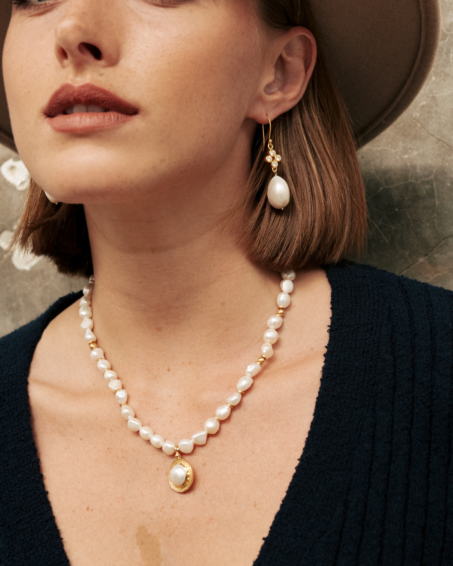 Mansfield necklace with irregular pearls